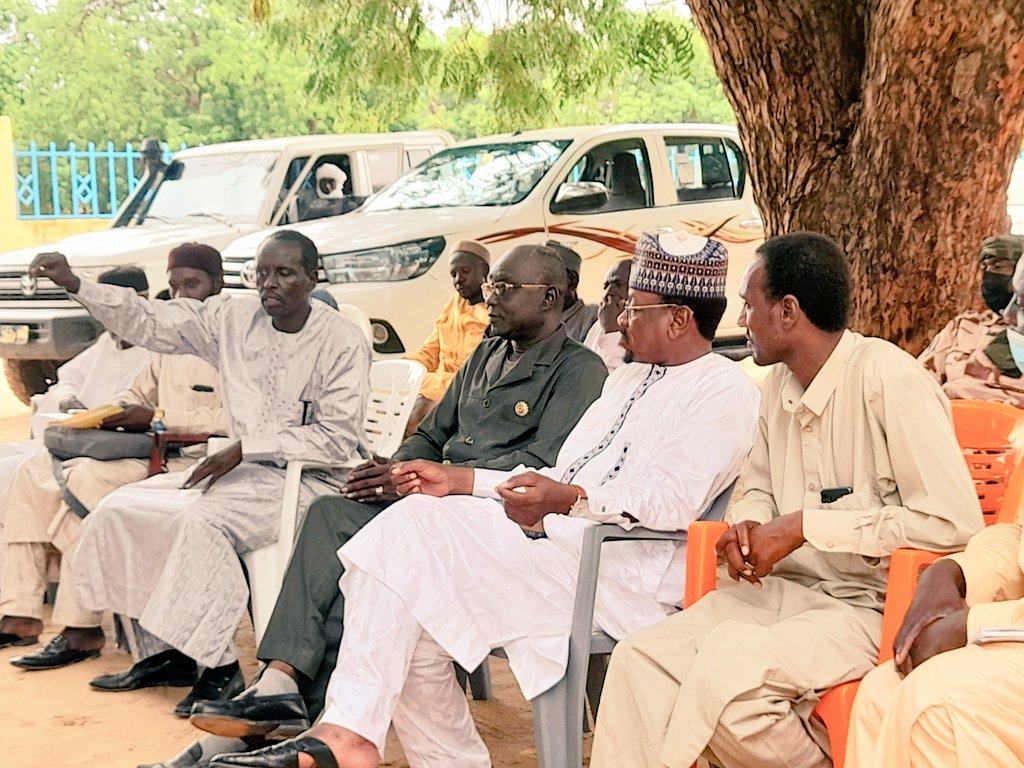 LeBergerInfo's tweet photo. #ATI /CONOREC : Le chef de mission Dr.#NéNé_Ehimir_Torna accompagnés de Monsieur préfet du département du Batha-Ouest, le Maire de la ville, les membres de bureau provincial de CONOREC-Batha a tenu ce matin au sein de la cours de la commune d'Ati une séance de sensibilisation https://t.co/bF0FtaviUk