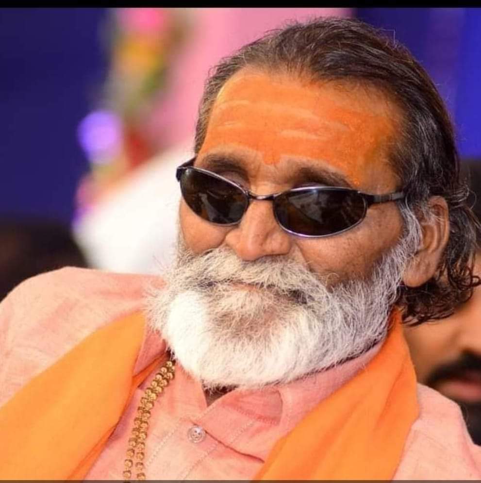 સંતવાણી અને ભજન આરાધક લક્ષ્મણભાઈ બારોટ દેવલોક પામ્યા છે.
શ્રાવણ માસ માં એ જીવ શિવ માં ભળી ગયા...
સંતવાણી અને ભજન ની દુનિયા માં કાયમી એમની ખોટ વર્તાશે...
ૐ શાંતિ...શાંતિ... શાંતિ....🙏🙏🙏

#લક્ષ્મણબારોટ