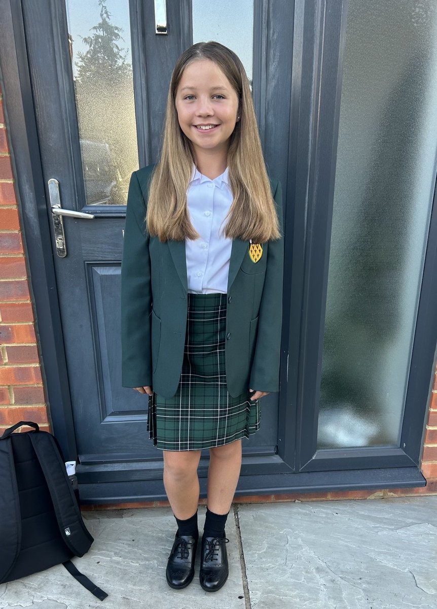 Barrett01Robert's tweet photo. Big school here we go! #firstday #goodluckIsla https://t.co/BzuSUtjUId