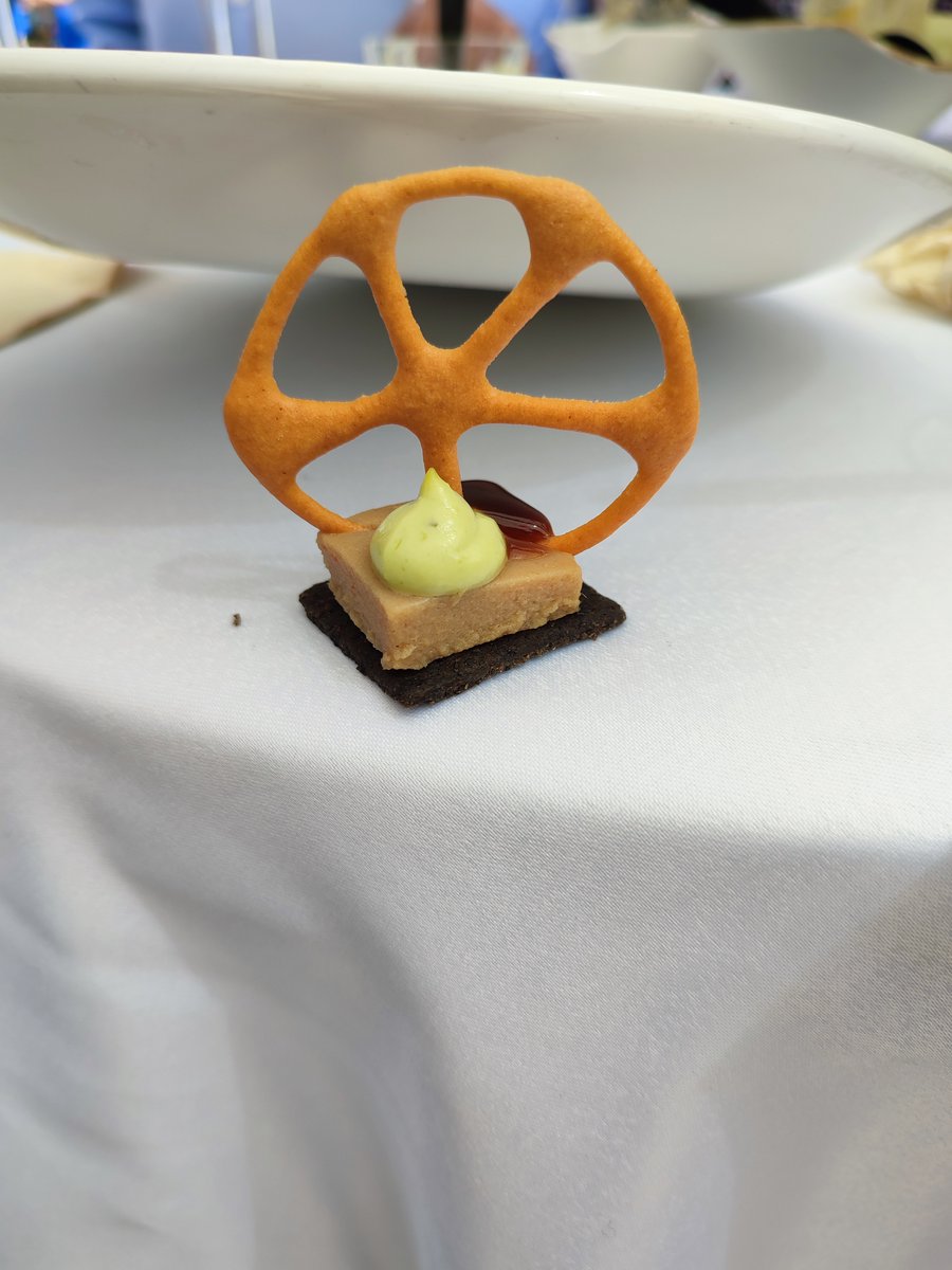 gitanos_org_CYL's tweet image. 🍤Gracias a la @cam_valladolid y a la @EIC_Valladolid  por invitarnos al tradicional #Vermú de las Fiestas de la Virgen de San Lorenzo sirviendo homenaje a 🚴‍♀️ La Vuelta a España 2023

🫂Pedaleamos a favor de #AESLEME, Asociación para el Estudio de la Lesión Medular Espinal