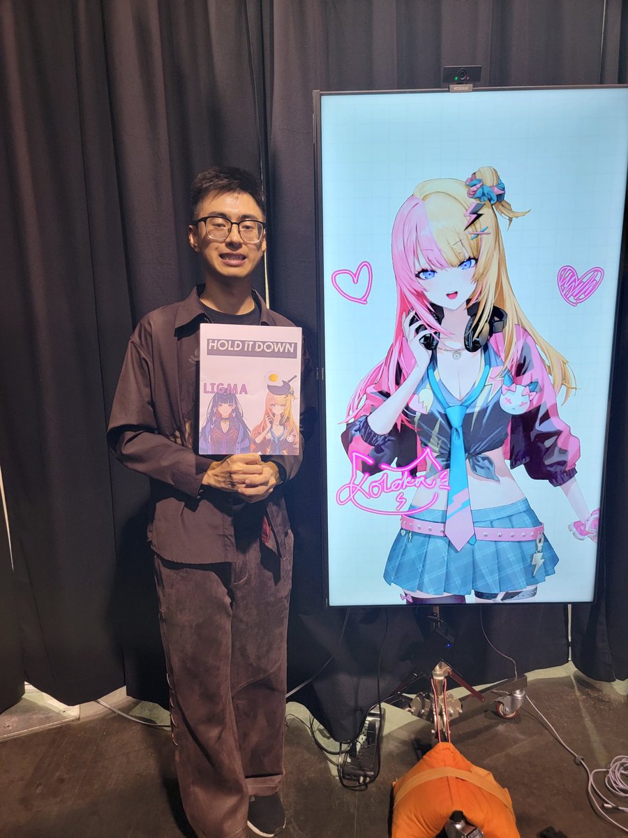 Sotoruuu's tweet photo. Finally met my oshi. It was an honor trying to speak in basic japanese to both of you. Also made a fan sign for the concert
@KotokaTorahime @MelocoKyoran
#ANIMEImpulseOC2023 
#AnimeImpulseOSHI 
#KotokaTorahime 
#MelocoKyoran https://t.co/kZyHPSY3e1
