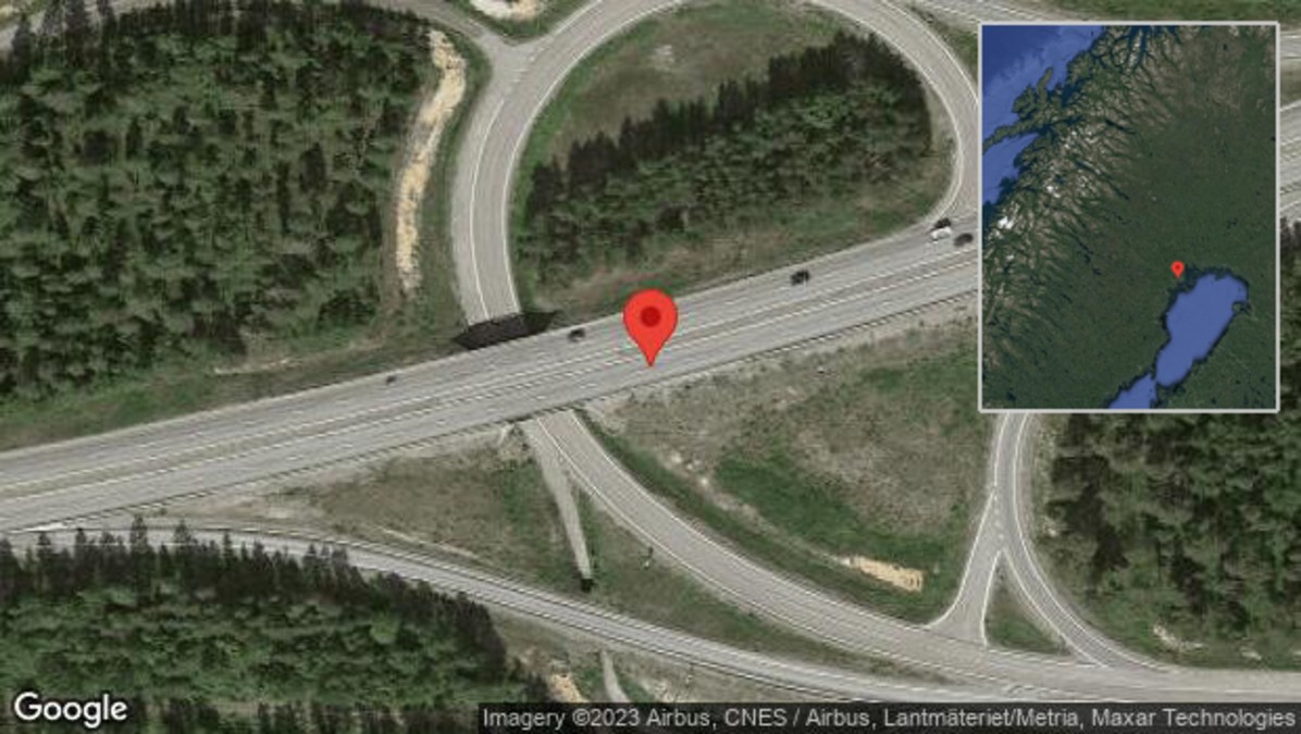 Fordon stillastående på E4 - helt stopp i ett körfält dlvr.it/SvdpH0