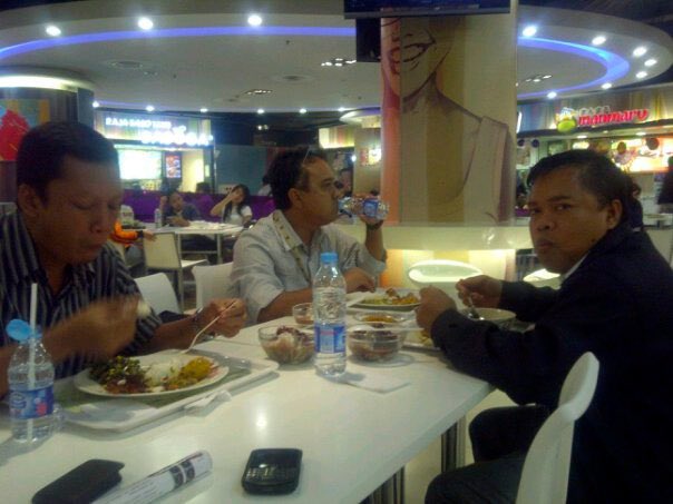 Minta klarifikasi LHKPN harga tanah seharga Motor Mio kok dilaporin…
LHKPN itu bsa di akses semua org.
Akhir2 ini orang2 pada kenapa yah demen banget ngelaporin…

Tapi gpp laporin aja biar si KODOK seneng..

Btw gue lagi di Jln Bulak V, RT 1,RW 2 Cempaka Putih, Ciputat.