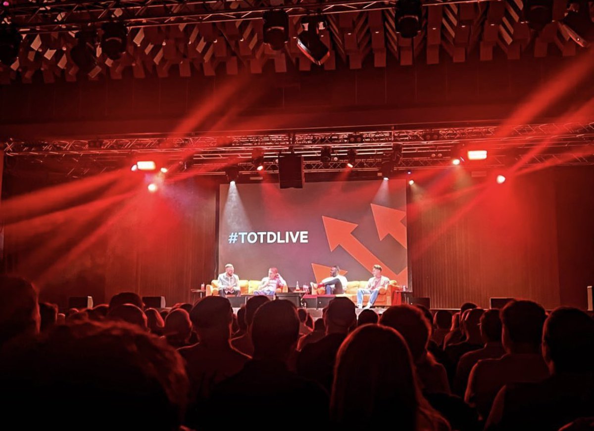 nathanlthomas's tweet photo. The perfect pick-me-up after Sunday. 
Cheers boys, fantastic show 🗣️👹

P.S. Cocktails did not disappoint 🍹

@lauriewhitwell | @AndyMitten | @Ankaman616 | @ianirving_ |

#TalkOfTheDevils https://t.co/ZnYeSe9uSR