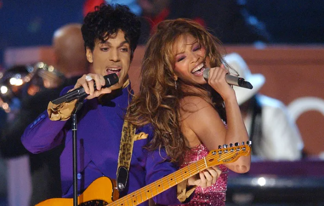 beyoncepress's tweet photo. Beyoncé has always been with the greatest! ❤️ https://t.co/gH73GMbCrE
