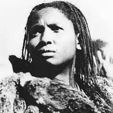 HistoryKE's tweet photo. The curtain falls on the life of Mûthoni Kîrima, former freedom fighter and past Personal Assistant to Field Marshal Kîmathi Waciuri.

She took part in the armed struggle of independence from the forests of both the Aberdares and Mt. Kenya.

Enclosed are two photos of her, including a recent one.