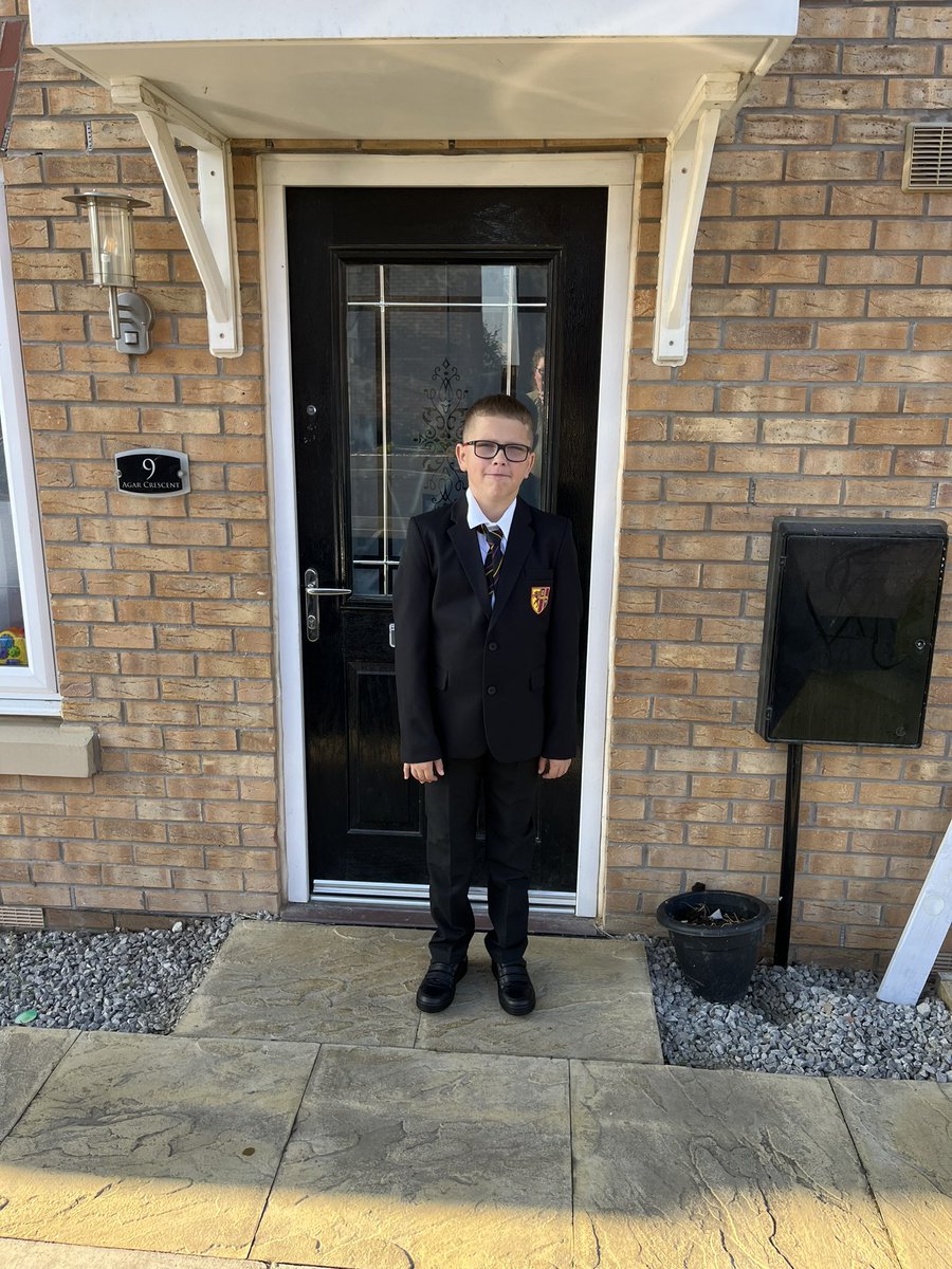 vikuwa89's tweet photo. Kirills first day in high school ❤️@BoothferryPS @HowdenSchool https://t.co/r51vksqzSp
