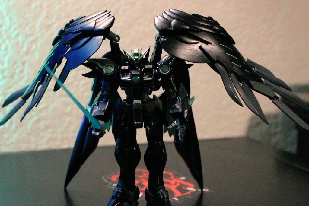cast8312's tweet photo. My first fully custom #gunpla #wingzero https://t.co/aoxQfkQeBV