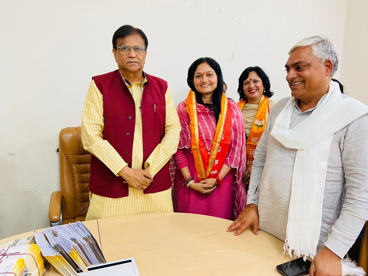 AlishaTomar3's tweet photo. हरियाणा प्रदेश महामंत्री श्री वेदपाल एडवोकेट जी को जन्मदिवस की अनंत शुभ मंगल कामनाएँ। ईश्वर आपको दीर्घ आयु व उत्तम स्वास्थ्य प्रदान करें।
आपका प्रेरणादायक मार्गदर्शन सदैव हमें मिलता रहे।
#vedpal #HappyBirthday @Vedpaladvocate @BJP4Haryana @BJPMM4FARIDABAD @BJPMMHRY https://t.co/tbYsx2hk32