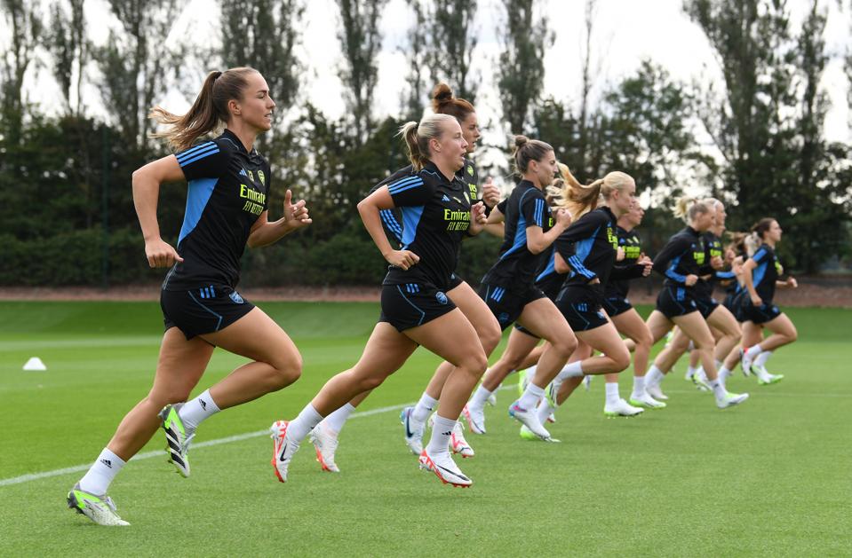 AsifBurhan's tweet photo. Just 16 days after the @FIFAWWC final in Sydney, @ArsenalWFC fly out to Sweden for two critical @UWCL qualifiers. Tomorrow, they could play in front of the biggest UEFA Women's Champions League crowd in the country for 20 years. For @ForbesSports #ARSLIN 
https://t.co/bMJAbEtDSY https://t.co/v9Y6TdJbu7