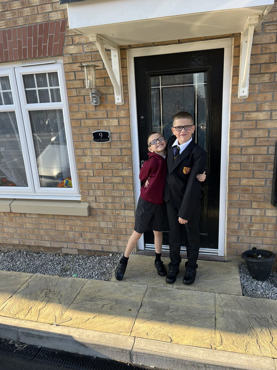 vikuwa89's tweet photo. Booth have new school ❤️@BoothferryPS @HowdenSchool @HowdenJuniors https://t.co/fUH9mEQc9e