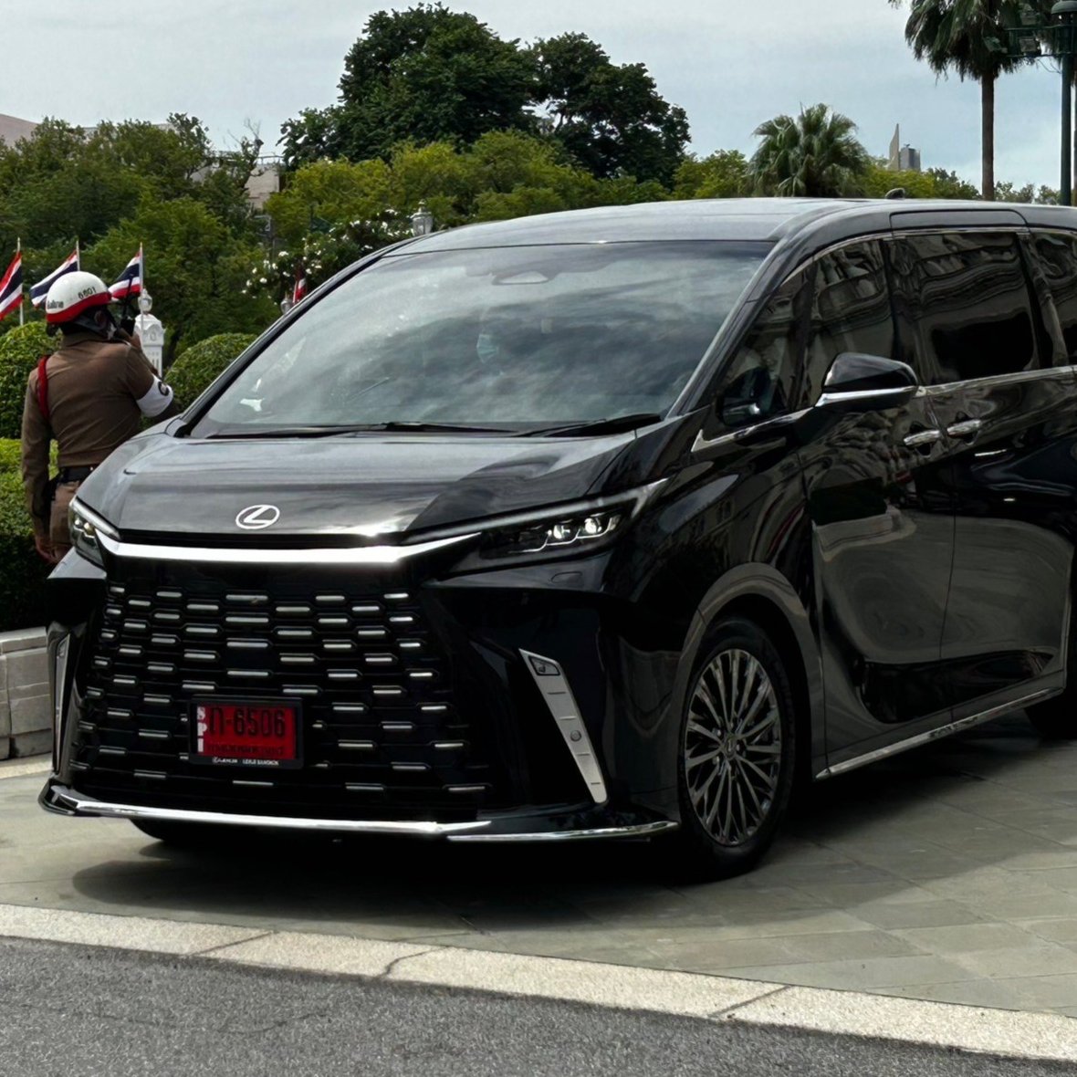 joe black tweet media