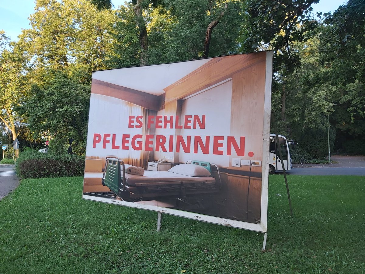 Wahlplakate from Hell 🔥: Das neue Pflegekonzept der SPD Hessen ⚕️.

Foto via @MoFritsch.  🙏
#wahlplakatefromhell #ltwhessen #ltwhe