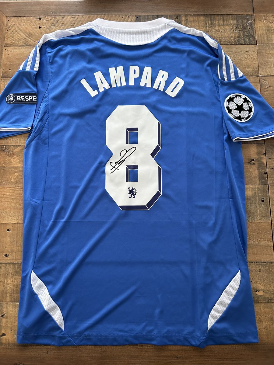 AdamGraphs's tweet image. SIGNED FRANK LAMPARD CHELSEA 2012 HOME SHIRTS