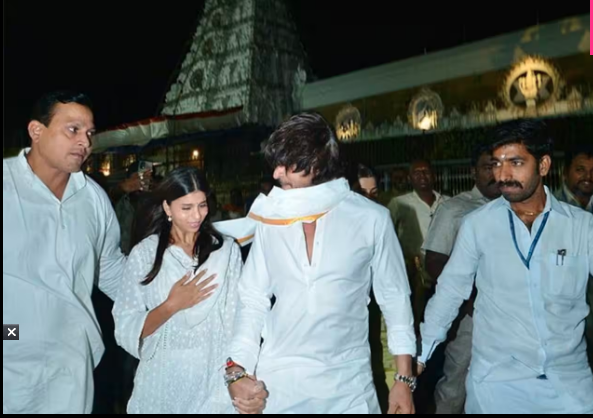 MeenaDasNarayan's tweet photo. #BOYCOTTJawan one more reason #UdayanStalin produced it and now his actor is hitting is head on all of #Tirupati walls! They want blessings and #Udayan wants it eradicated! #SSR #MovieFlop #BogusAdvancedBooking https://t.co/WXRHW3E8cq