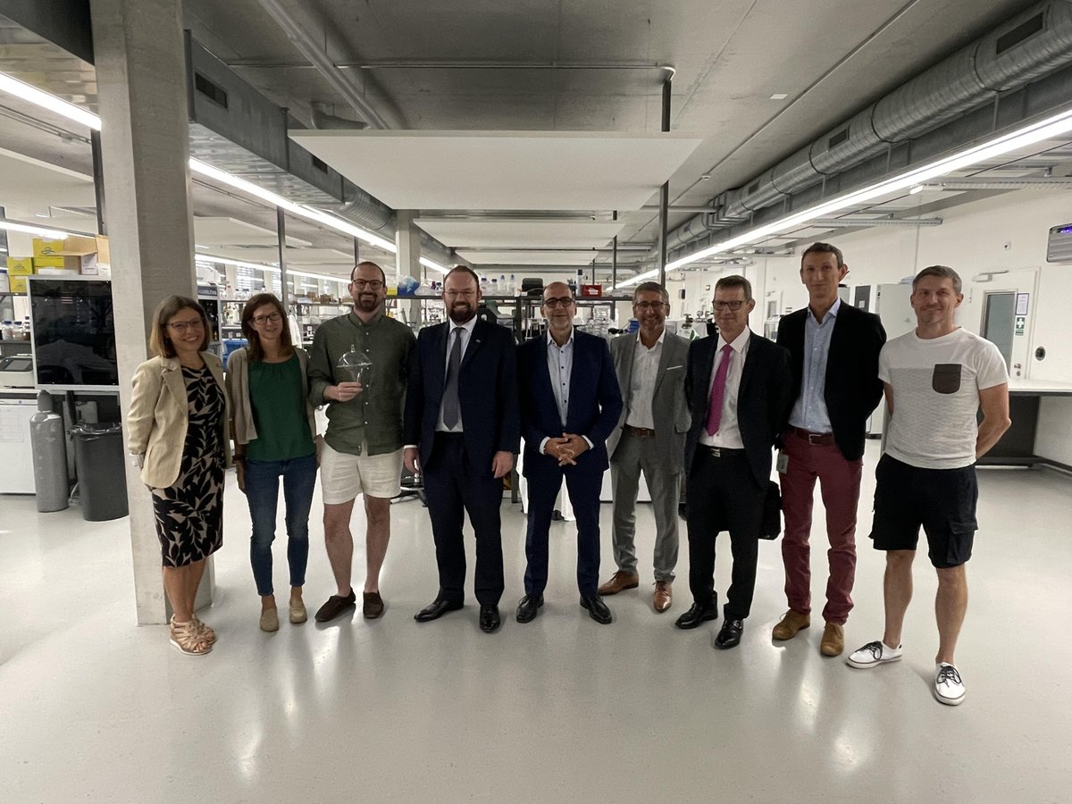 @UKEmbassyBerne Starting off my day in full-swing, I visited @BiopoleLausanne to learn more about how the campus brings together companies, industry experts & academics from around the 🌍 to foster cutting-edge life sciences research.