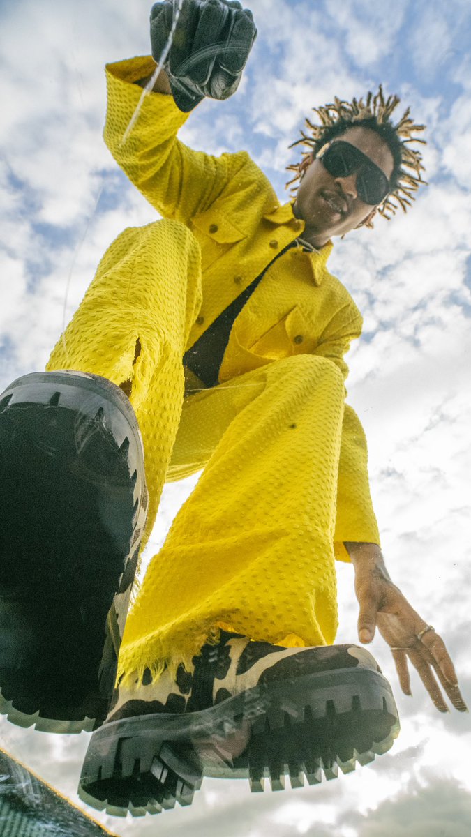 AceWhyt's tweet photo. Quick question by babyboyAV 

This look is a custom designed by me and also styled by me @AceWhyt ♠️ https://t.co/imZp1uV4bD