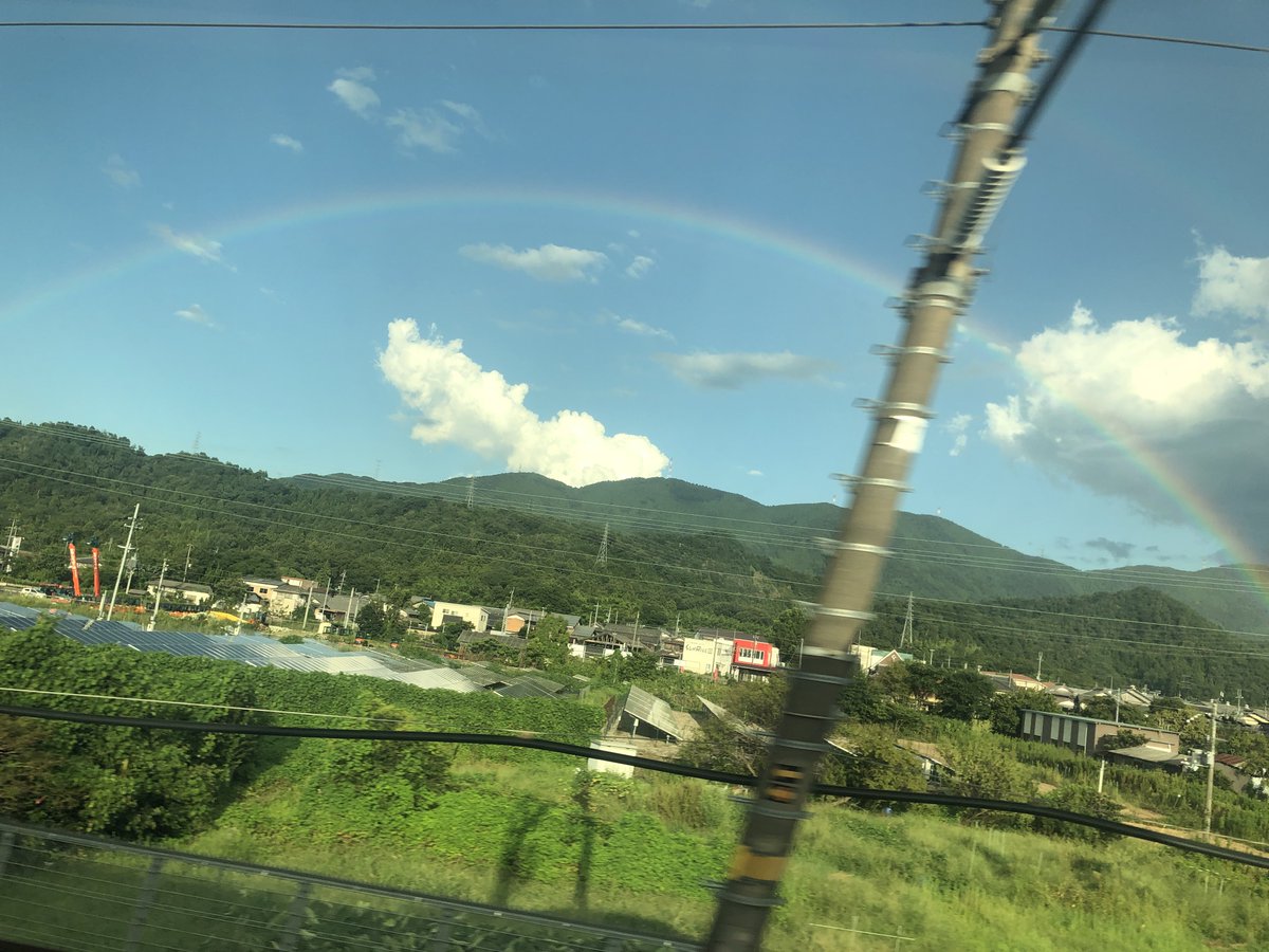 tk7575erh's tweet photo. 新幹線で移動中に綺麗な虹🌈
#東海道新幹線 #彦根市辺り #虹 https://t.co/qqXJsQyx52