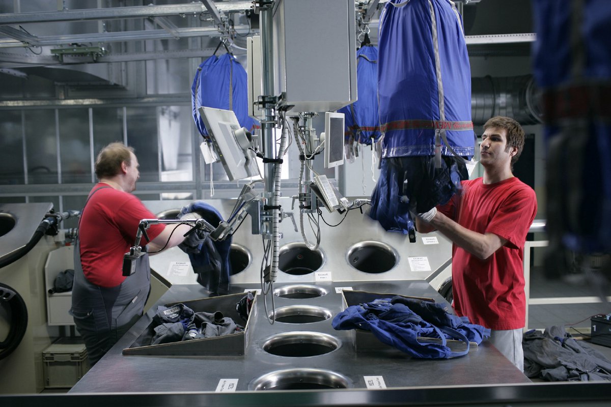 MEWA_IT's tweet image. Con #mewa.tm un servizio a 360° nella gestione di #abbigliamentodalavoro, #panni e #tappeti assorbi olio: fornitura e ritiro, #manutenzione, riparazione, controlli di #qualità e #sicurezza sono inclusi. bit.ly/3mxZM75