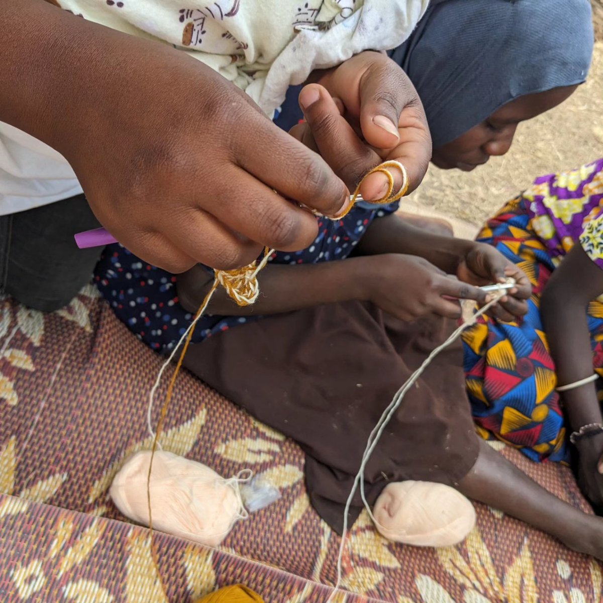 NyinaInitiative's tweet photo. #TalktoTalk Mubwiza,our gatherings go beyond just dialogues. As we engage in sharing stories, also nurture our creative side by crafting beautiful pieces from threads. These handmade creations not only reflect our uniqueness but also open doors to income-generating opportunities. https://t.co/mmf4Ma7qTX