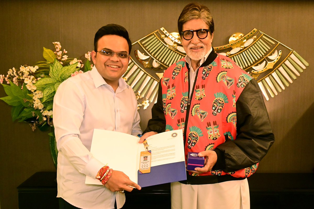 BCCI's tweet photo. Golden ticket for our golden icons! 

BCCI Honorary Secretary @JayShah had the privilege of presenting our golden ticket to none other than the "Superstar of the Millennium," Shri @SrBachchan.

A legendary actor and a devoted cricket enthusiast, Shri Bachchan's unwavering support for #TeamIndia continues to inspire us all.

We're thrilled to have him join us for the @ICC @CricketWorldCup 2023 🏏🇮🇳

#CWC23 #Cricket #BCCI #AmitabhBachchan #GoldenTicket