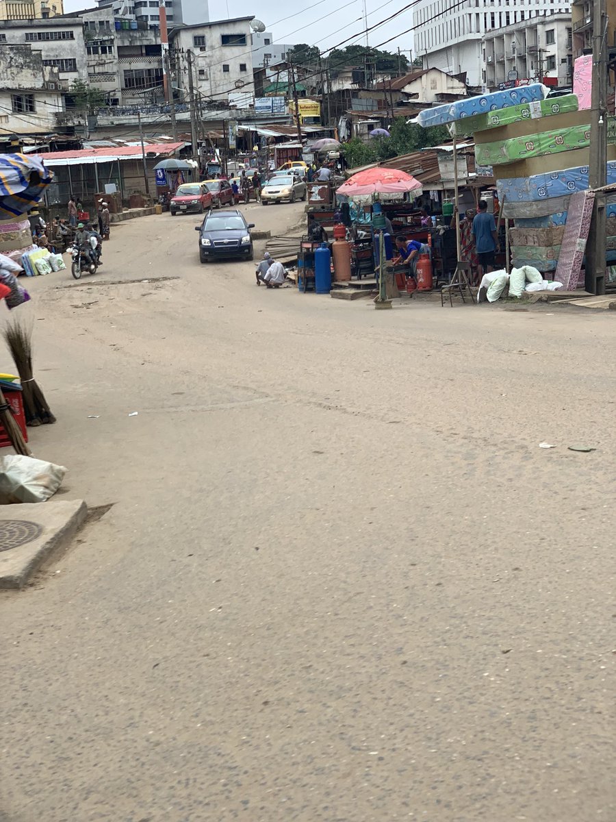 saodiyyahhhh's tweet photo. @solutions939fm
#TrafficUpdate
#Dugbe #QueenCinema
Free movement
There are no traffic lights but vehicles are moving freely
The road is quite neat this morning https://t.co/ae2MaFbiZC