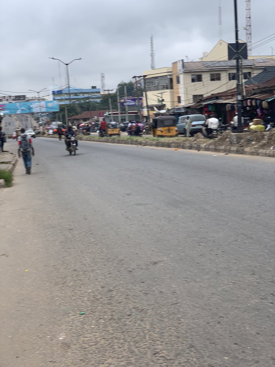 saodiyyahhhh's tweet photo. @solutions939fm
#TrafficUpdate
#Dugbe #QueenCinema
Free movement
There are no traffic lights but vehicles are moving freely
The road is quite neat this morning https://t.co/ae2MaFbiZC