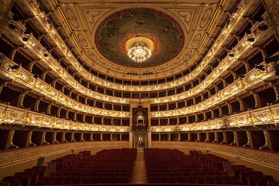 parmawelcomeoff's tweet photo. Riprendono, dopo la pausa estiva, gli appuntamenti con le visite guidate al Teatro Regio di Parma. 🤩

✅Da martedì a sabato 10:30 - 12:30 e 15:30 - 17:30
Domenica 10:00 - 16:00
Modalità di visita 👉 https://t.co/thIzKs6wZu https://t.co/sb79g5jb8L
