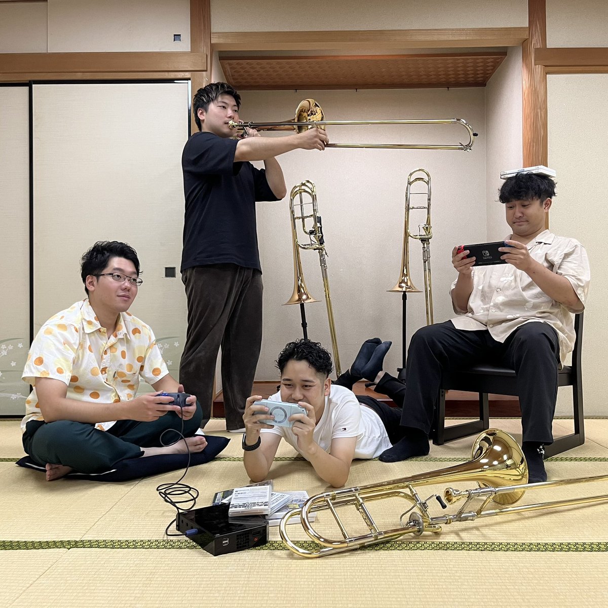 BoneOft's tweet image. オフカル初の挑戦、コンセプトシリーズ・コンサートVol.1を11月25日(土)に行います！！
今回はこの画像に関連したジャンルの音楽縛りでの演奏会です🎮
詳細が整い次第随時お知らせさせていただきますので、ひとまず11/25は是非是非カレンダーへの書き込みをよろしくお願いいたします！！！！