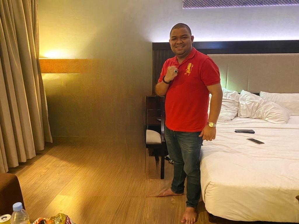 Santinaiman's tweet photo. Penipu,,Penipu,,Penipu 
Hati-hati barangkali ketemu orang ini  (Moh Sofyan Syah), mengaku pengusaha &amp; punya link pejabat TNI, sudah di laporkan  ke polres jaksel No: LP/B/2141/IX/2022SPKT/POLRES METRO JAKSEL/PMJ,  bila melihat org ini hubungi :
abdulah R. no hp/wa 081213450009 https://t.co/Z4Qp59kVX1