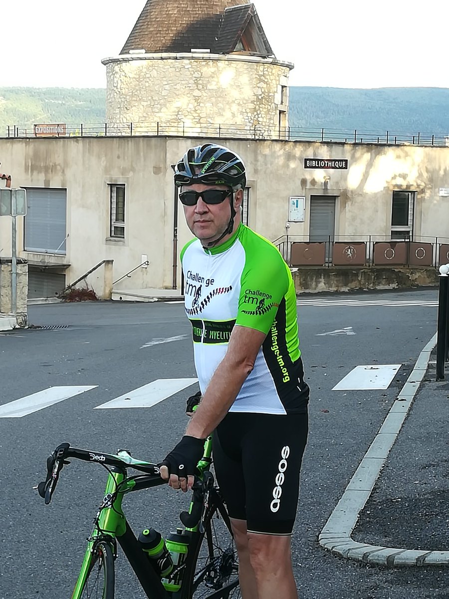 A year ago today since my second Challenge-TM non-stop attempt on Mont Ventoux. Caught by my fantastic support Alan when everything shut down (again). Zoe there too to help my foot find the pedal, before I carried on (with Alan!) to the top.♿⛰️🚵‍♂️ #tranversemyelitis #spinalinjury