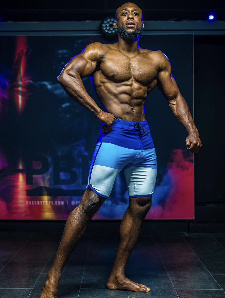 TimeinMed's tweet photo. Being a Massage therapist and a men’s Physique Bodybuilder are both rewarding, One thing that life has taught me is to love every second of it, live, enjoy and create the best memories ❤️boo https://t.co/Chw81CT9oN