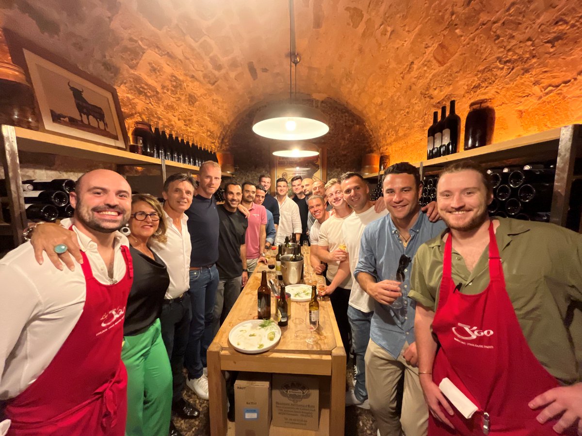 La Coupe du Monde commence au #JGO. 
Soirée avec le panel des arbitres du Mondial de #WorldRugby et leur chef, notre ami #JoelJutge  dans les caves somptueuses du #JgoDrouot à #Paris.

Tous les matches seront à suivre dans vos restaurants J'Go de Toulouse et Paris !