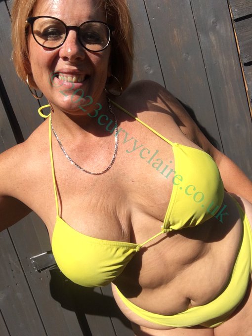 Topping up the tan https://t.co/hlMYyNMILe<a href="/tag/heels"class="tags"><span>#heels</span></a><a href="/tag/thong"class="tags"><span>#thong</span></a><a href="/tag/bralet"class="tags"><span>#bralet</span></a><a href="/tag/hoopearrings"class="tags"><span>#hoopearrings</span></a><a href="/tag/deminski"class="tags"><span>#deminski</span></a>