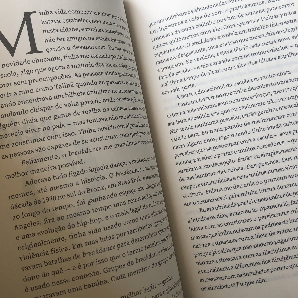 icyyfavs's tweet photo. o terror de todo bookstan: duas páginas inteiras sem diálogo https://t.co/gFD4sp6KNp