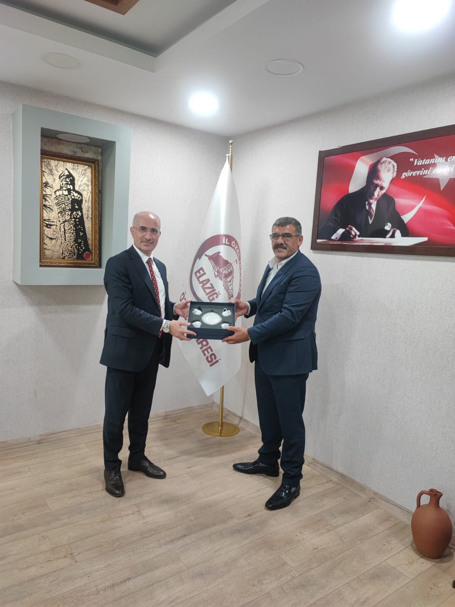 hizmetiselazig's tweet photo. Elazığ İl Özel İdaresi Genel Sekreteri Ali ŞİŞ ’i ziyaret ettik. 
Ziyarette Şube Başkanımız @Mustafa70960372 ’ye; Yönetim Kurulu Üyelerimiz Nusret KARATAŞ, Serkan ÇETİNTAŞ ve Ramazan ÖZDEMİR eşlik ettiler. https://t.co/9fq9R5VhOB