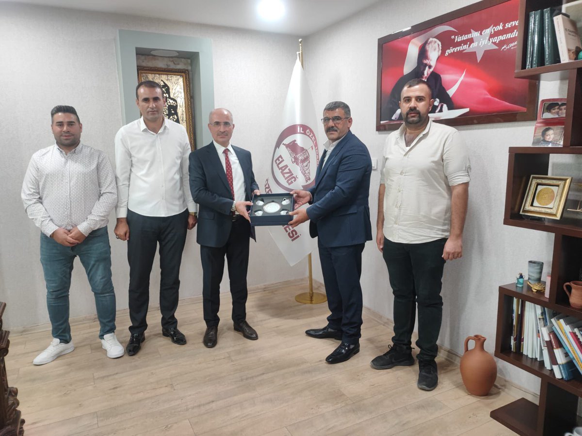 hizmetiselazig's tweet photo. Elazığ İl Özel İdaresi Genel Sekreteri Ali ŞİŞ ’i ziyaret ettik. 
Ziyarette Şube Başkanımız @Mustafa70960372 ’ye; Yönetim Kurulu Üyelerimiz Nusret KARATAŞ, Serkan ÇETİNTAŞ ve Ramazan ÖZDEMİR eşlik ettiler. https://t.co/9fq9R5VhOB