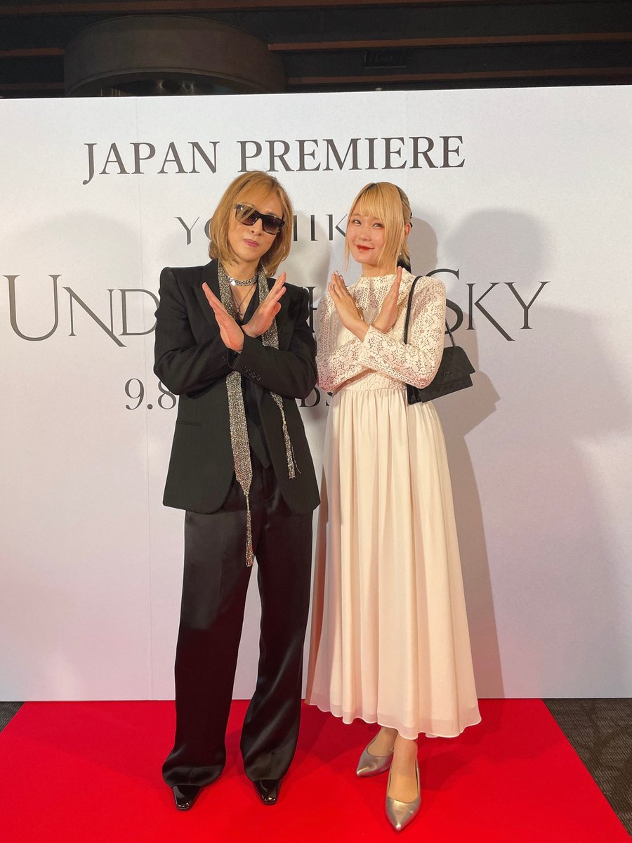 harami_piano's tweet photo. 映画【YOSHIKI：UNDER THE SKY】
ジャパンプレミアへご招待いただきました。

YOSHIKIさんが監督された今回の作品。
世界中の一流アーティストの方々のこの上ない豪華なMVを見てるようでもありドキュメンタリーでもあり…新感覚であっという間にエンドロールが流れていました。

ピアニストとして自分は何ができるだろうと考えさせられる作品でした。

9/8(金)公開です！ぜひ皆さまご覧ください。

p.s
YOSHIKIさんにも昨年ぶりにお会いでき
『海外でストリートピアノやっていたよね！』とお声がけいただけました😭✨

#YOSHIKI #YOSHIKIUnderTheSKY #PR