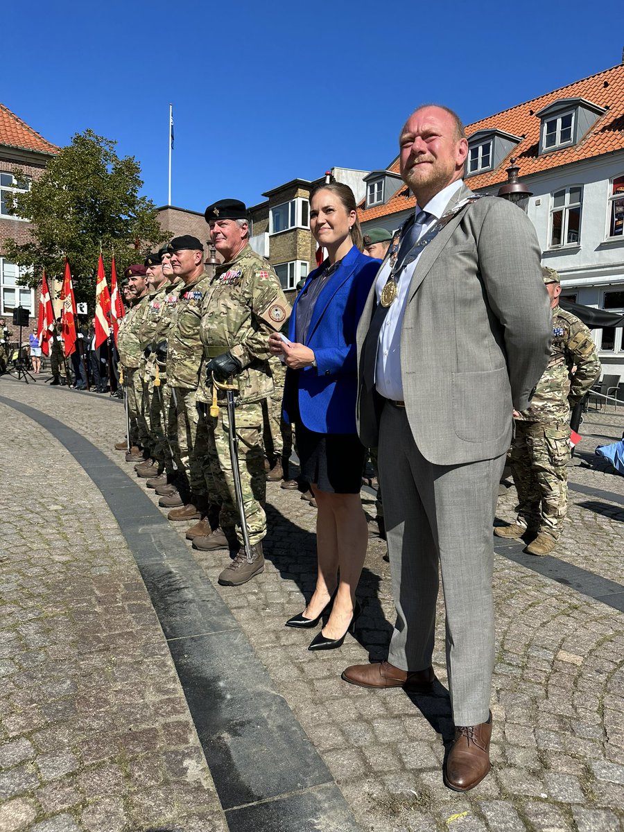 Ligestillingsministeriet (@ligeministeriet) on Twitter photo Digitaliserings- og ligestillingsminister <a href="/marie_bjerre/">Marie Bjerre</a> taler i dag ved #flagdag i Varde, hvor hun takker for de udsendtes indsats og sender en tanke til de pårørende 🇩🇰 #VisFlagetDanmark #dkforsvar Digitaliserings- og ligestillingsminister <a href="/marie_bjerre/">Marie Bjerre</a> taler i dag ved #flagdag i Varde, hvor hun takker for de udsendtes indsats og sender en tanke til de pårørende 🇩🇰 #VisFlagetDanmark #dkforsvar