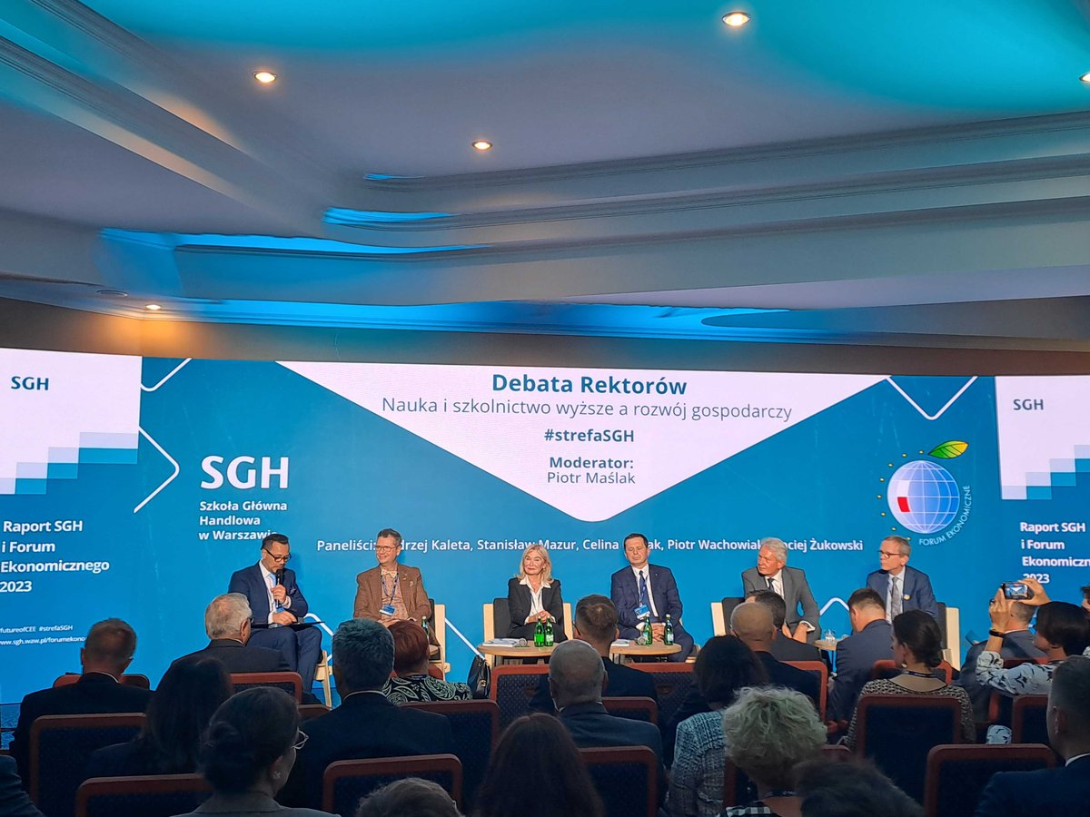 SGHWarsaw's tweet photo. Debatą rektorów 5️⃣ uczelni zrzeszonych w Konferencji Rektorów Uczelni Ekonomicznych (#KRUE) otworzyliśmy #strefaSGH na XXXII @Economic_Forum_ .
Rektorzy pięciu uczelni ekonomicznych, w tym SGH, omawiają zagadnienia z raportu „Nauka i szkolnictwo wyższe a rozwój gospodarczy”. https://t.co/aYvjbmGCiy