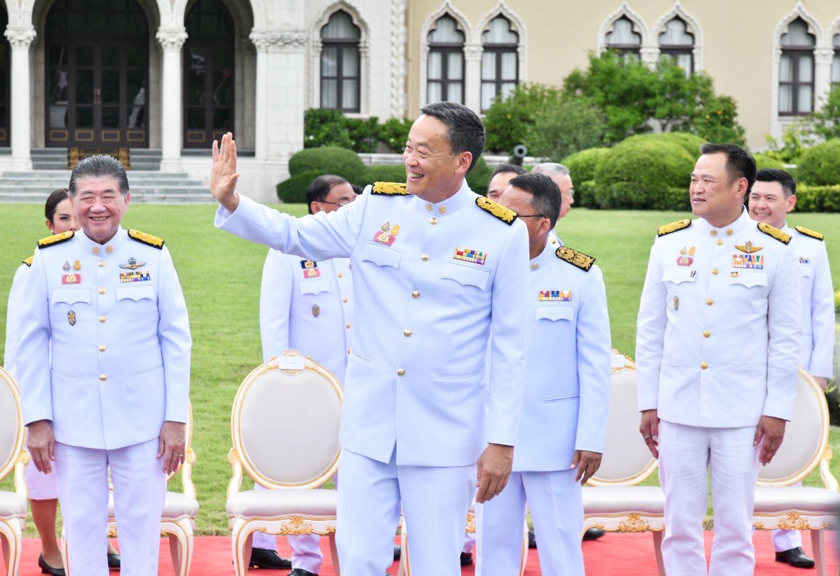 Thavisin's tweet photo. ผม และคณะรัฐมนตรี จะน้อมนำกระแสพระราชดำรัสของพระบาทสมเด็จพระเจ้าอยู่หัว มาเป็นแนวทางในการปฏิบัติ

ผมขอยืนยันว่า รัฐบาลนี้จะต้องเป็นรัฐบาลของประชาชน และทุกท่านในที่นี้ก็พร้อมทำงานเพื่อประชาชน ตั้งแต่วันนี้ อย่างที่ผมได้เคยกล่าวไว้แล้วว่า จะเป็นรัฐบาลที่จะทำงานอย่างไม่รู้จักคำว่าเหน็ดเหนื่อย ซึ่งผมมีความตั้งใจจะไปในทุกๆ จังหวัด เพื่อพบปะกับประชาชนให้ได้มากที่สุด เพราะความเดือดร้อนของพี่น้องประชาชนนั้นรอไม่ได้

นอกจากนี้ สัปดาห์หน้าจะเป็นการแถลงนโยบายต่อรัฐสภา จากนั้นก็จะถือว่าปฏิบัติหน้าที่ได้เต็มตัว รัฐบาลนี้จะสร้างความชอบธรรมในการบริหารราชการแผ่นดินในระบอบประชาธิปไตยอันมีพระมหากษัตริย์ทรงเป็นประมุข ด้วยการฟื้นฟูหลักนิติธรรมที่เข้มแข็งมีประสิทธิภาพ โปร่งใส ภายใต้หลักการมีส่วนร่วมของประชาชน

วันนี้ ผมรู้สึกปลื้มใจ และภูมิใจที่ได้ทำงานเพื่อประเทศ และประชาชนร่วมกับรัฐมนตรีทุกท่านครับ