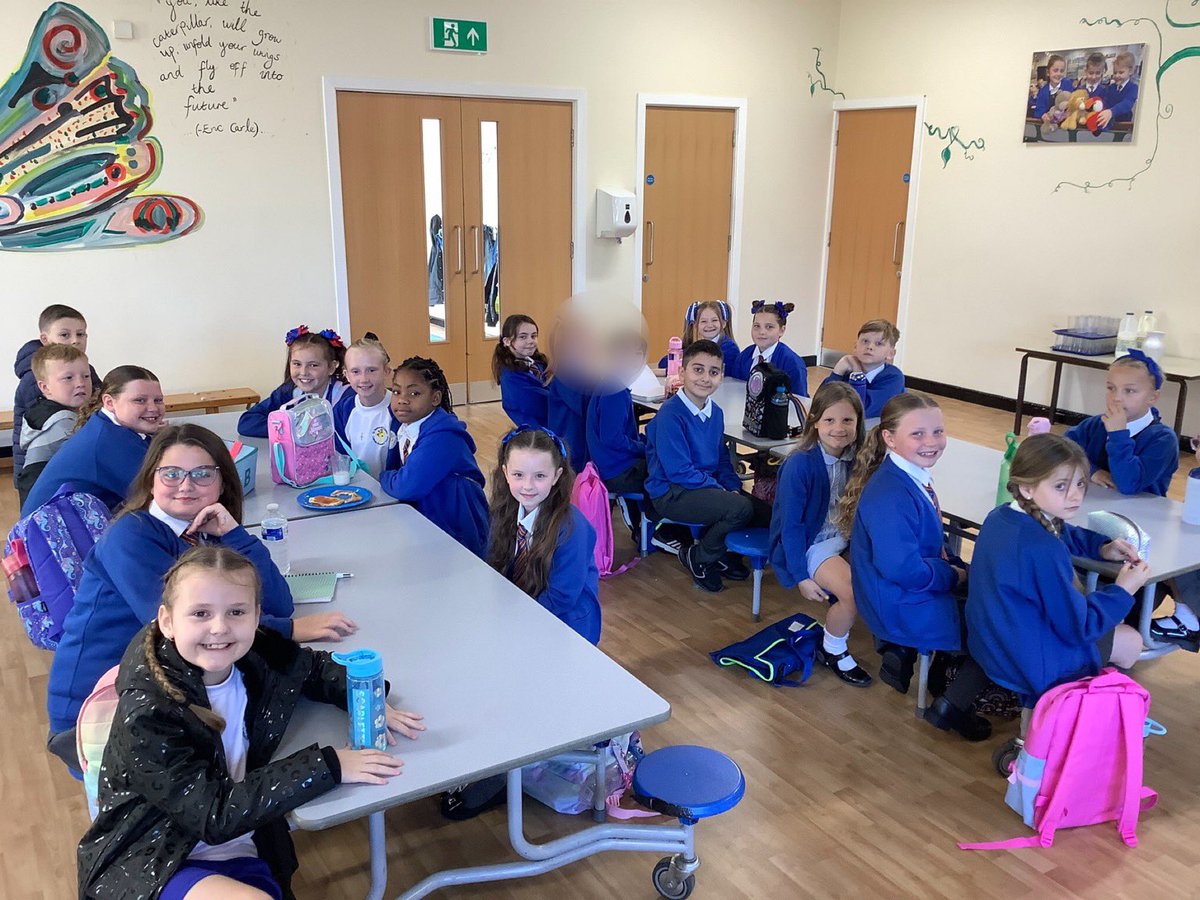teresaoflisieux's tweet photo. Welcome back Breakfast Club #smileyfaces #lookingsmart #bringonthenewschoolyear ππππ₯πͺππβοΈπ€© https://t.co/Ie8prtWpUL