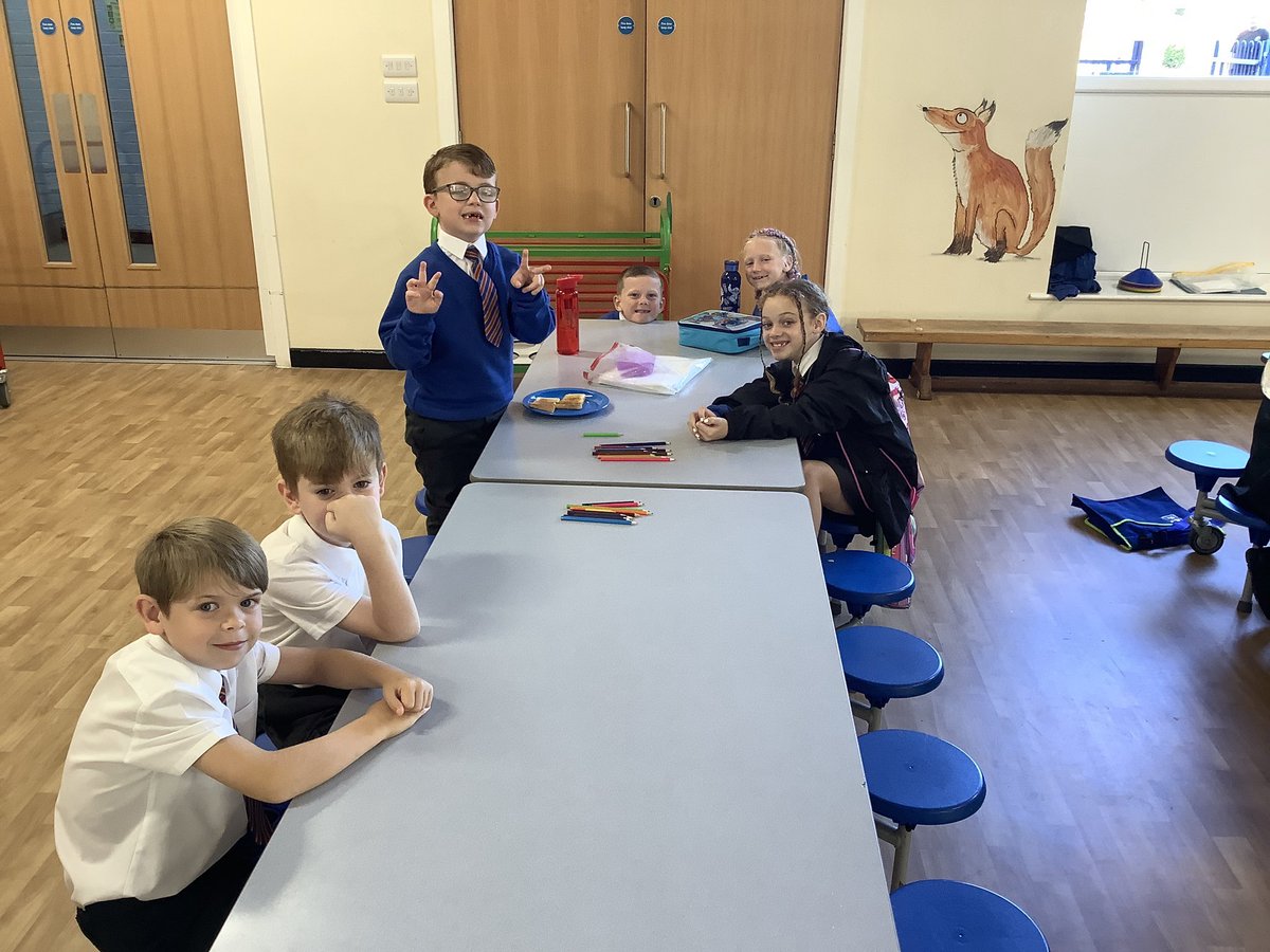 teresaoflisieux's tweet photo. Welcome back Breakfast Club #smileyfaces #lookingsmart #bringonthenewschoolyear ππππ₯πͺππβοΈπ€© https://t.co/Ie8prtWpUL