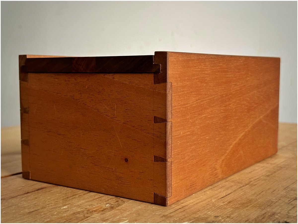 TomFidgen's tweet photo. We’ve added some new class dates and options to our Fall semester! 
“It Starts with a Box” 
Design and build your own custom box using only hand tools. Grooves, rabbets and dovetails. Lots of fun joinery packed into a small project! Register now at the Unplugged Woodshop website. https://t.co/TvKqQCBfE5