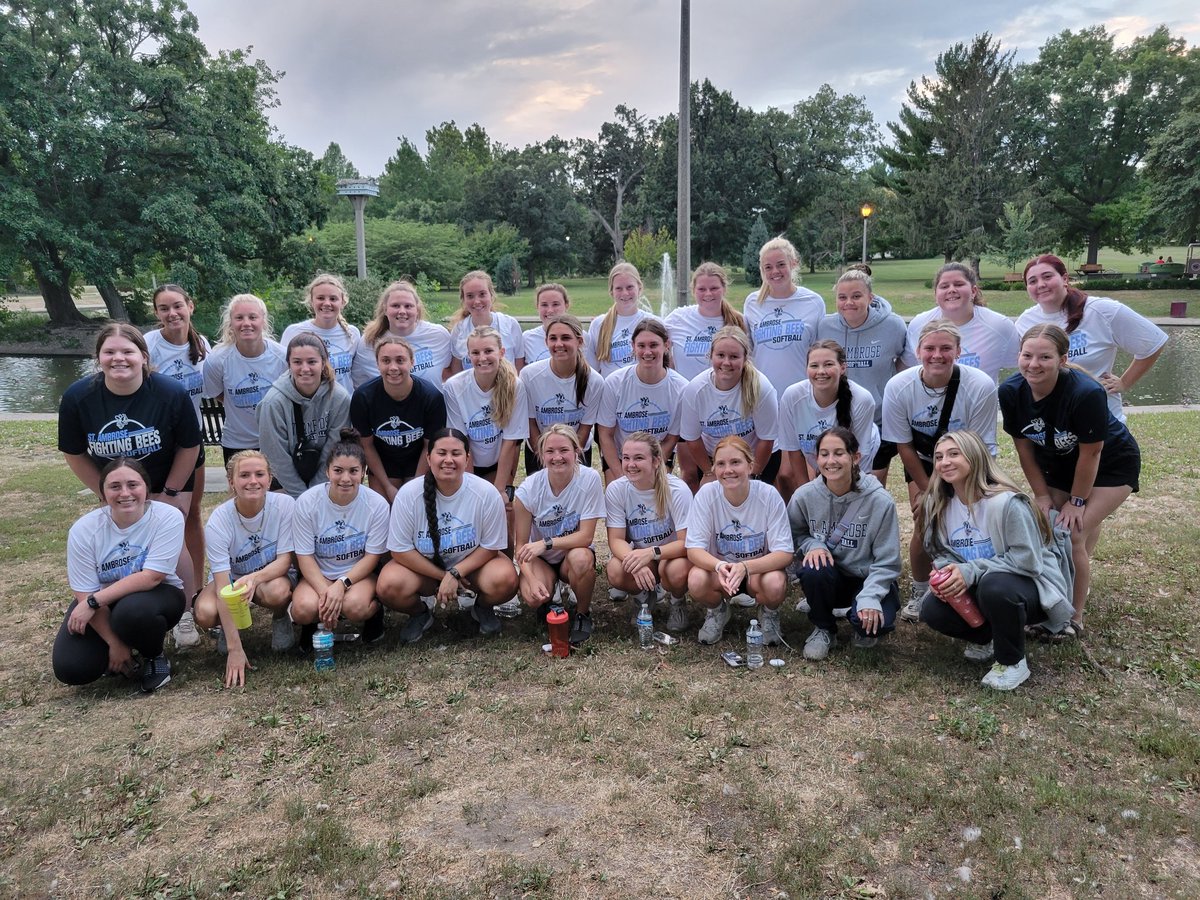 SAUBeesSoftball's tweet photo. Day one of fitness testing. 21 Fighting Bees beat their summer times, with 10 running 1 minute faster and 5 running 2 minutes faster. Best time: Taylor Martyn at 6:56! Way to get after it, ladies! Stingers Up!! https://t.co/vd9y0EDyXh