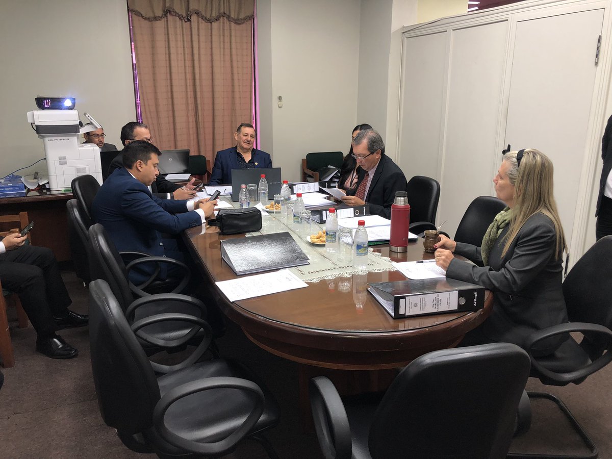 ComDefensaHCD's tweet image. 𝐑𝐞𝐮𝐧𝐢𝐨́𝐧 𝐎𝐫𝐝𝐢𝐧𝐚𝐫𝐢𝐚 𝐝𝐞 𝐥𝐚 𝐂𝐨𝐦𝐢𝐬𝐢𝐨́𝐧

Orden del día 

1. Proyecto de Ley “QUE DISPONE EL TRASLADO DE LA URNA CON LOS RESTOS DEL HÉROE MILITAR, LÍDER POLÍTICO Y PRESIDENTE DE LA REPÚBLICA GENERAL PATRICIO ESCOBAR CÁCERES AL PANTEÓN NACIONAL DE LOS HÉROES”