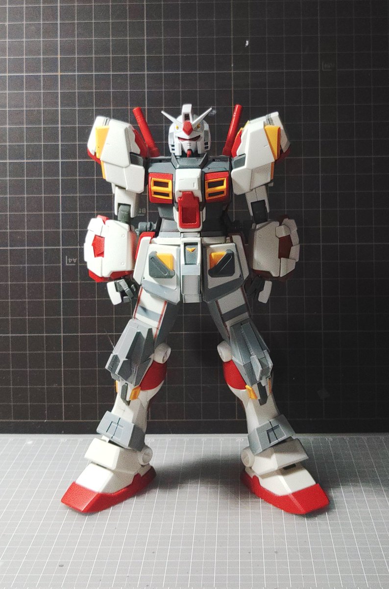 BuchiMA2's tweet image. MG ガンダム5号機、ほとんど進まず(先月は思ってたより忙しかったです)追加パーツも仮止めですし、変化があった方が(間違い探しみたいですが)進んだ感があるかな？と思いジャイアント･ガトリング等を装備して眺めながら色々検討中です。