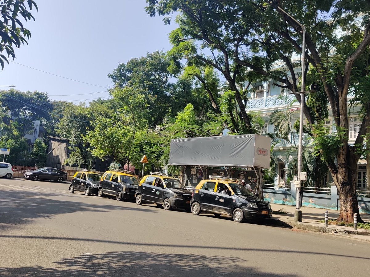 IyerMimi's tweet photo. @MumbaiPolice @NehalShahBJP @mybmcWardFN 
All these taxis were parked at Lady Jehangir Road taxi stand but all of them refused to take a senior citizen passenger to a nearby hospital. Please ban taxis from occupying such imp stands when they don't want to take pssngr. Pix attchd https://t.co/QzpCcuQGCf