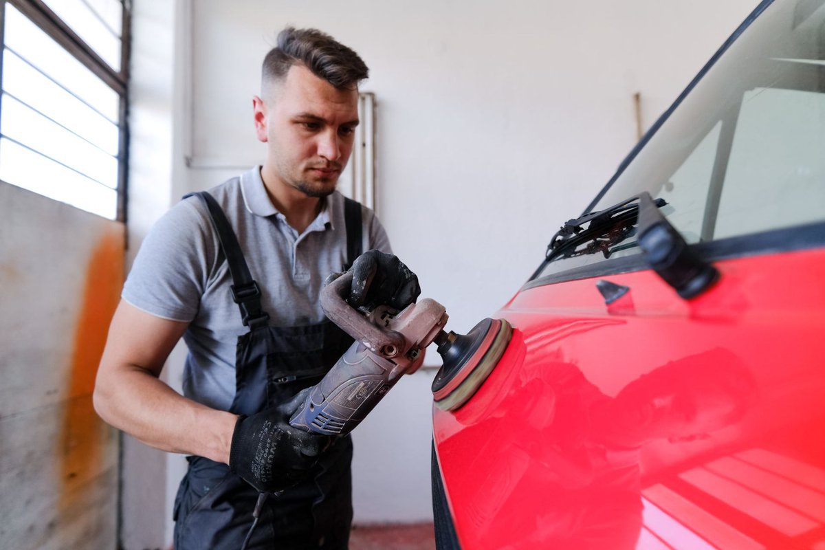 eubih's tweet photo. Kenan Hasagić, a young entrepreneur from Visoko, gives old cars a new chance.🚗
With #EU4BusinessRecovery support, Kenan gained knowledge and skills that helped him turn his passion for old cars into a serious business.
https://t.co/gcHVLKPBWm
#PovezaniKrozDobro🇧🇦🇪🇺 #MadeInBiH https://t.co/Z4Obch2wT9