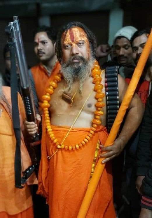 "இது எந்த வேதத்துல வருது?

இவருதான் எல்லாம் துறந்த சாதுவா? 

AK 47 துப்பாக்கி வெச்சி மனுநீதிய நிலைநாட்டப் போறாரா?

இந்த எழவுதான் சனாதனமா?

ஹலோ, உன்னைத் தான், ஓடாத நில்லு. நின்னு பதில் சொல்லிட்டு போ."🏃🏻‍♀️🏃🏻‍♀️🏃🏻‍♀️